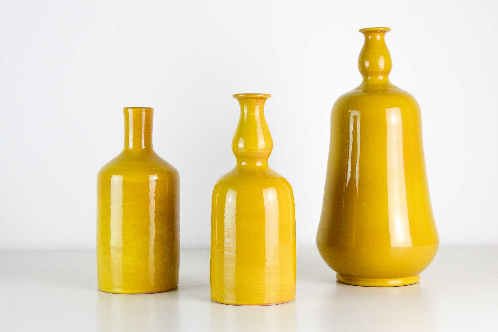 Tris bottiglie giallo sole