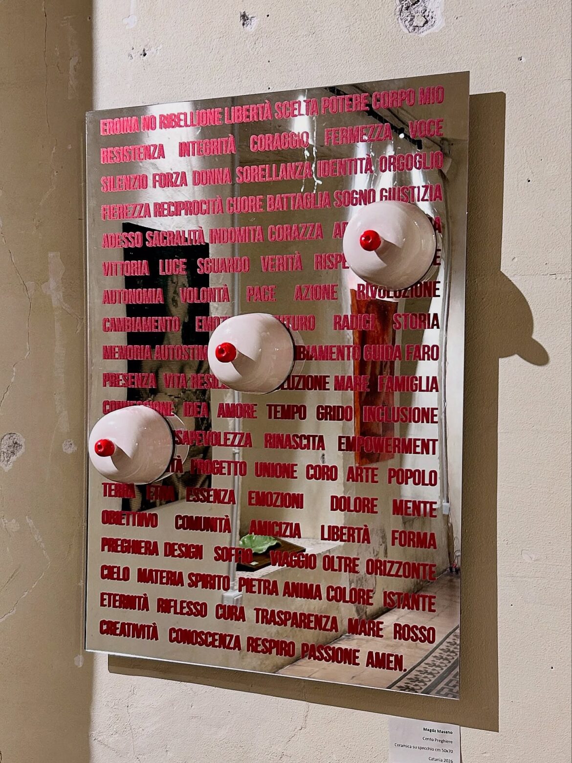 magda-masano-cento-preghiere-installazione-ceramica.jpg